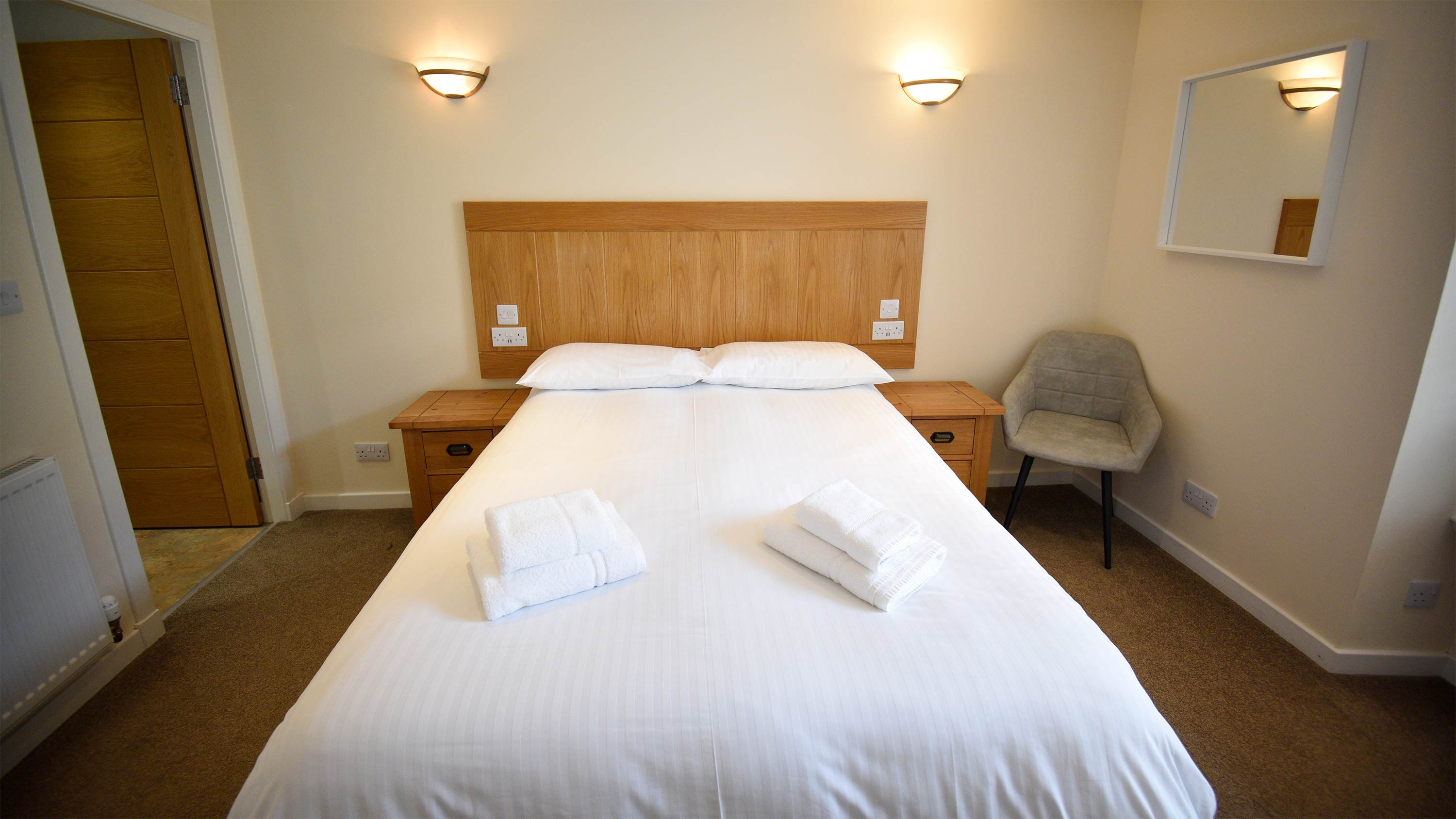 Stay at The Caledonian in Portree Double Room Accommodation En suite with Freeview TV and WIFI Hotel